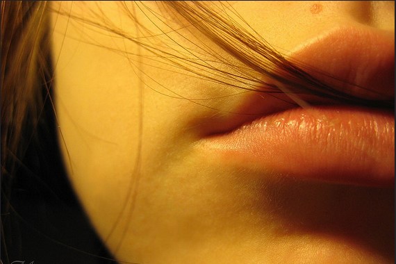 Болят ли губы после введения гиалуроновой кислоты